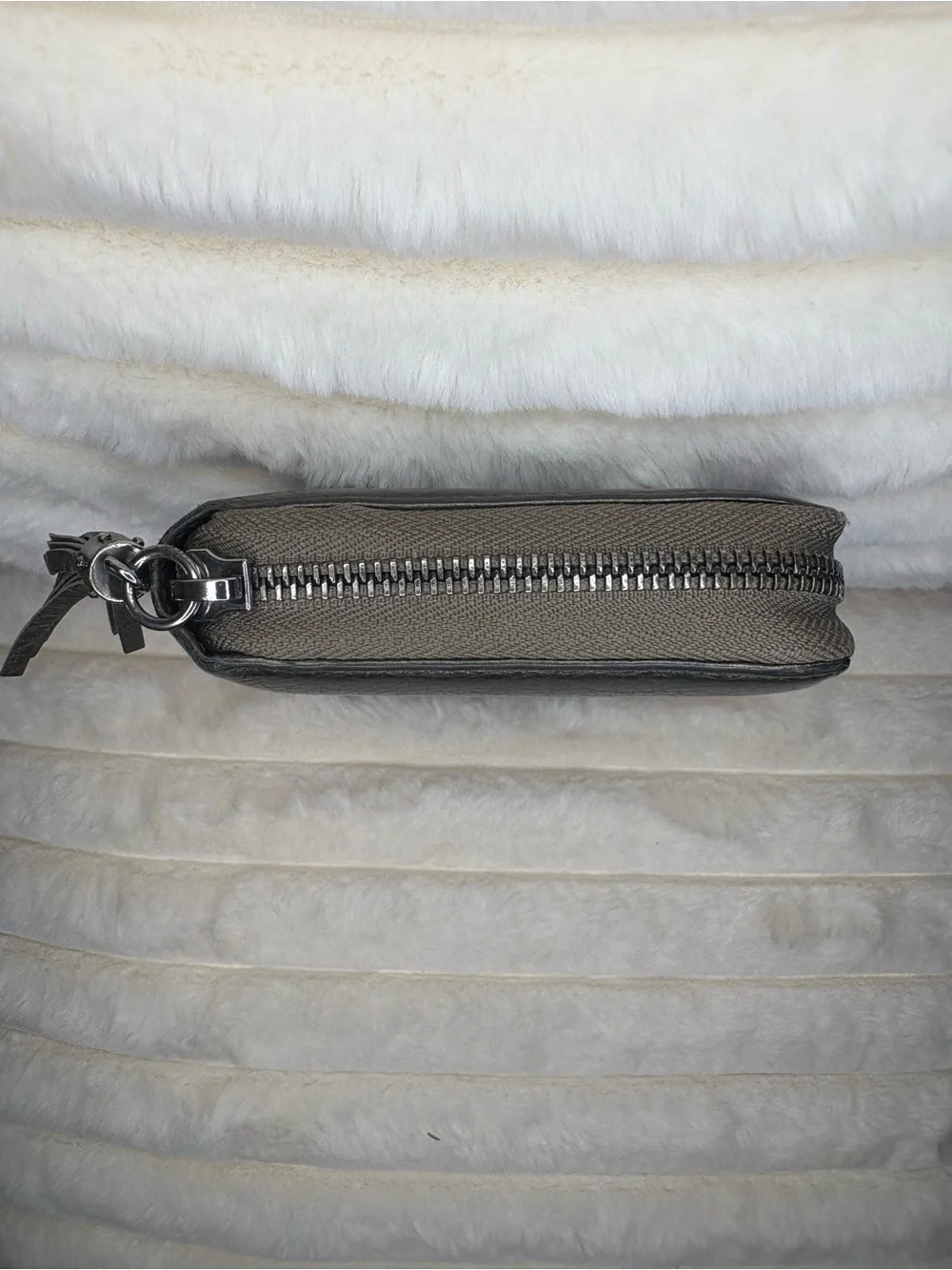 Authentic Gucci Soho Metallic Gunmetal Zip Around Wallet GG Tassel Full Set - Picture 7 of 15